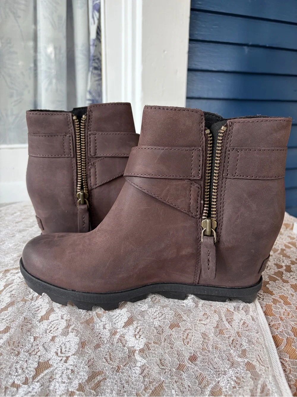 Sorel wedge ankle